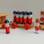 TRENINO CON SOLDATINI - IN LEGNO