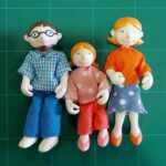 TRE PERSONAGGI FAMIGLIA