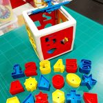 CUBO CON 18 INCASTRI