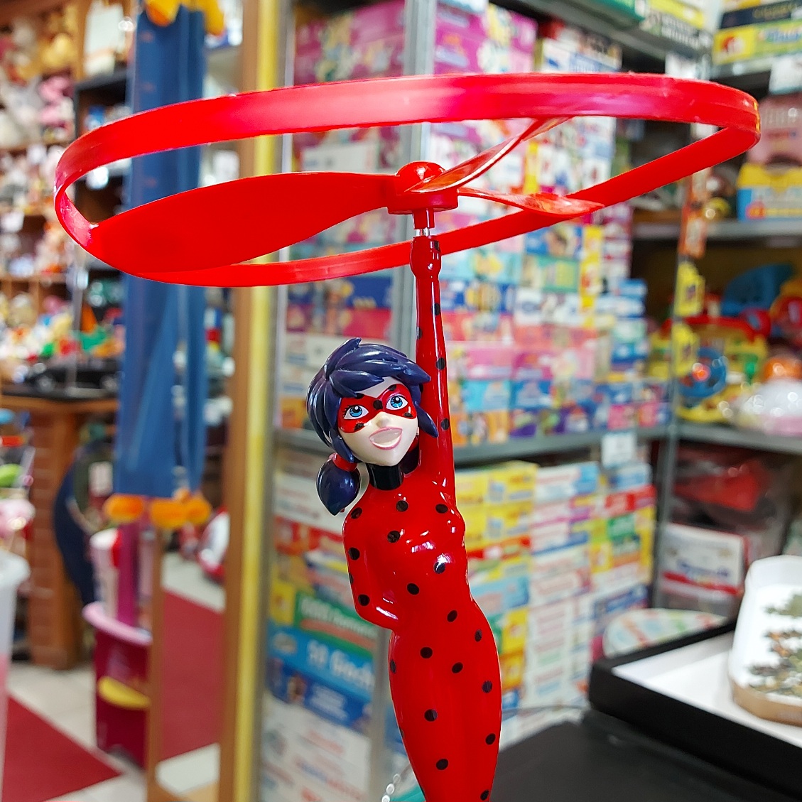 033 0 078a MIRACULOUS - LADY BUG VOLANTE - immagine 1