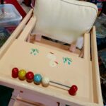 SEGGIOLONE IN LEGNO PER BAMBOLE - ROSA CHIARO - immagine 6